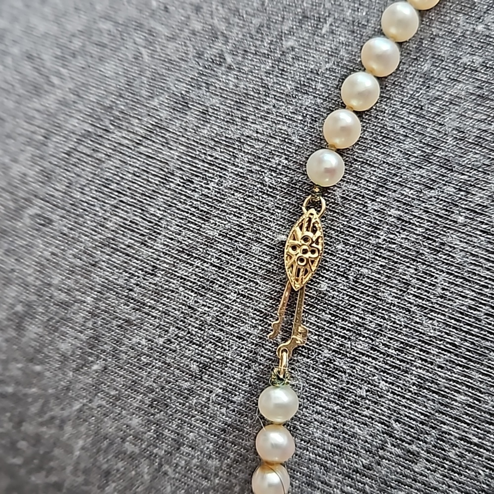 Simulated Pearl Necklace 16" - Picture 3 of 4